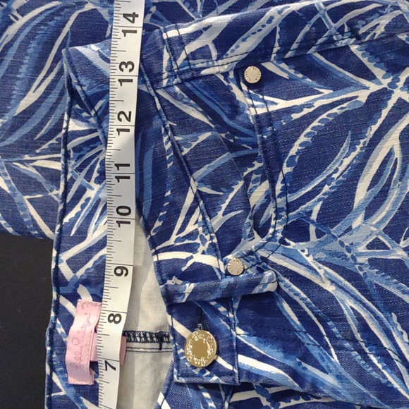 Lilly pulitzer blue & white patterned jeans size 2 - Picture 3 of 8